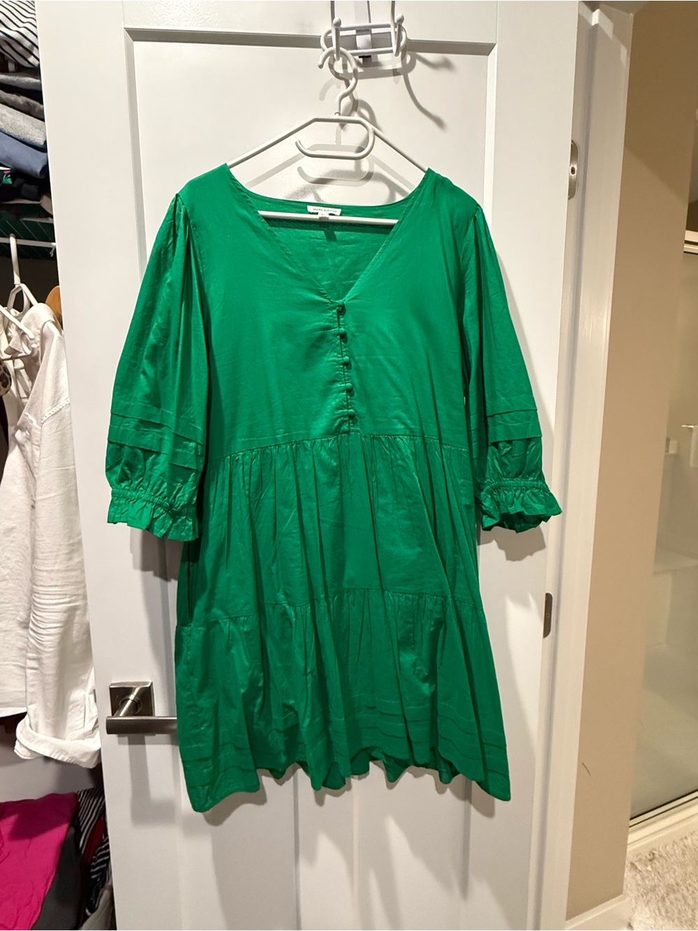 Women's Green Tiered V-Neck Dress